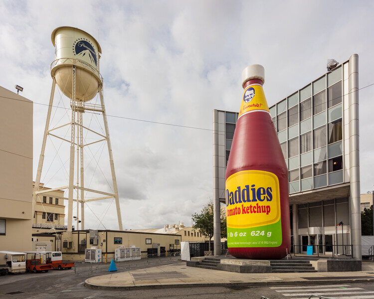 Thumbnail image for news titled ‘Daddies Tomato Ketchup Inflatable’ by Paul McCarthy